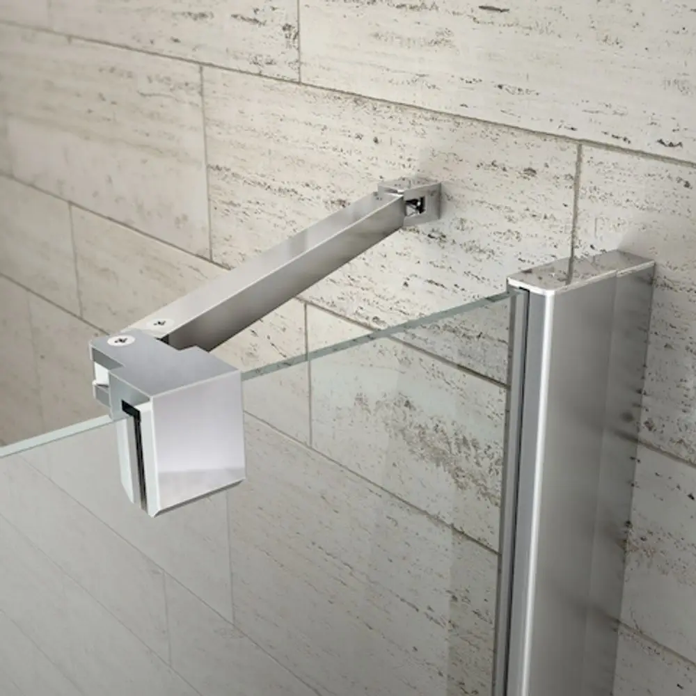 Glasduschenhalter aus hochwertigem Metall, montiert an einer Wand. Sichtbare Verbindungsteile erlauben Stabilität und Funktionalität. Produkt von Roth.